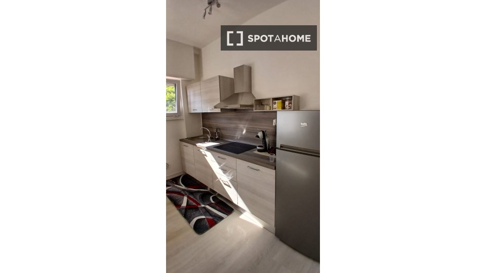 Immagine 9 di Ufficio in affitto  in Via Paul Valery a Milano