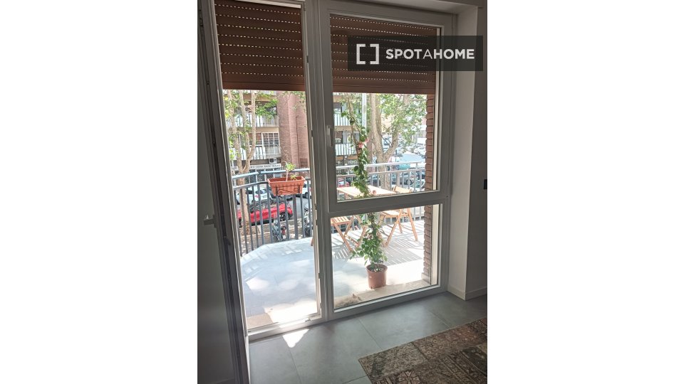 Immagine 17 di Camera condivisa in affitto  in Via Ippolito Nievo a Roma