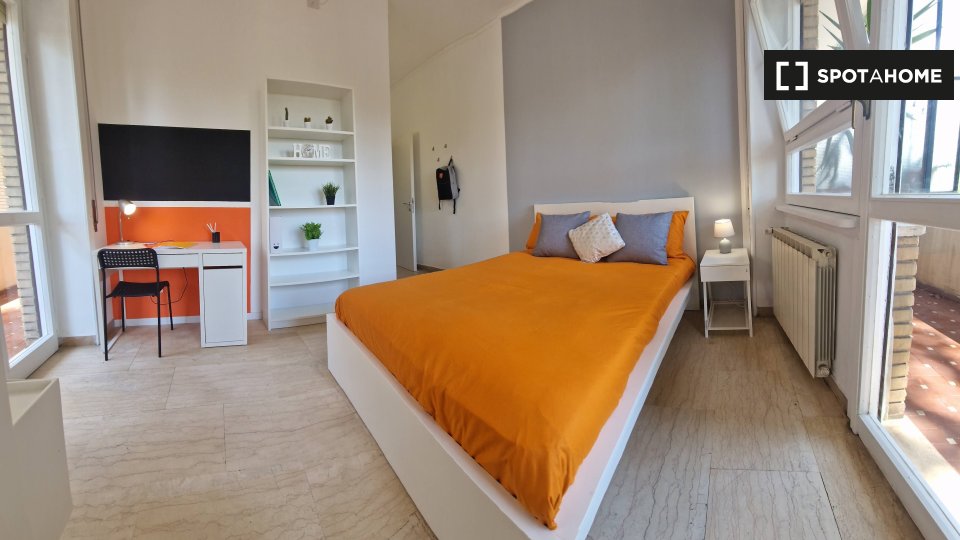 Immagine 4 di Camera condivisa in affitto  in Lungotevere di Pietra Papa a Roma