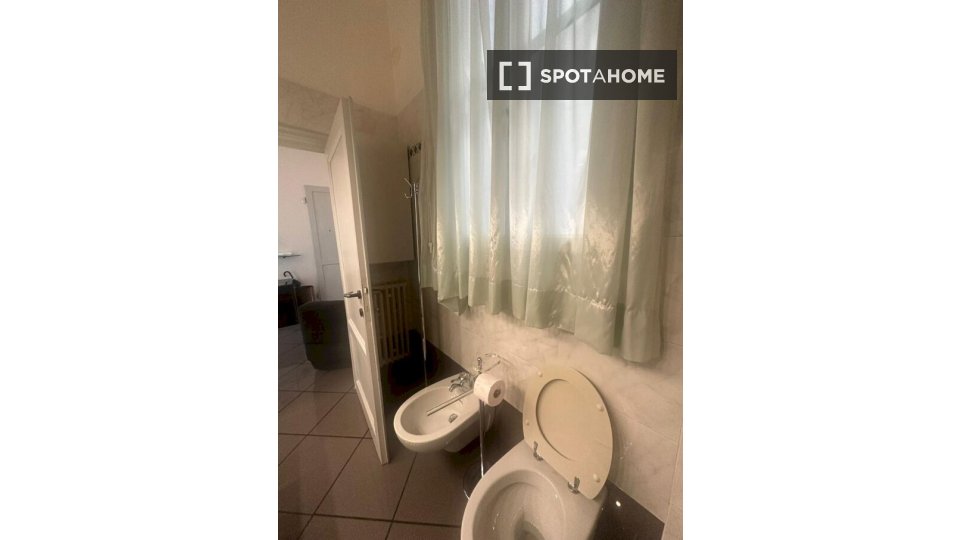 Immagine 4 di Camera condivisa in affitto  in Via Giordano Bruno a Firenze