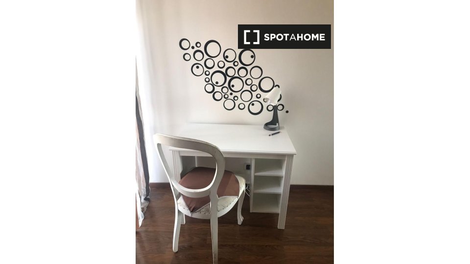 Immagine 3 di Camera condivisa in affitto  in Via Francesco Baracca a Roma