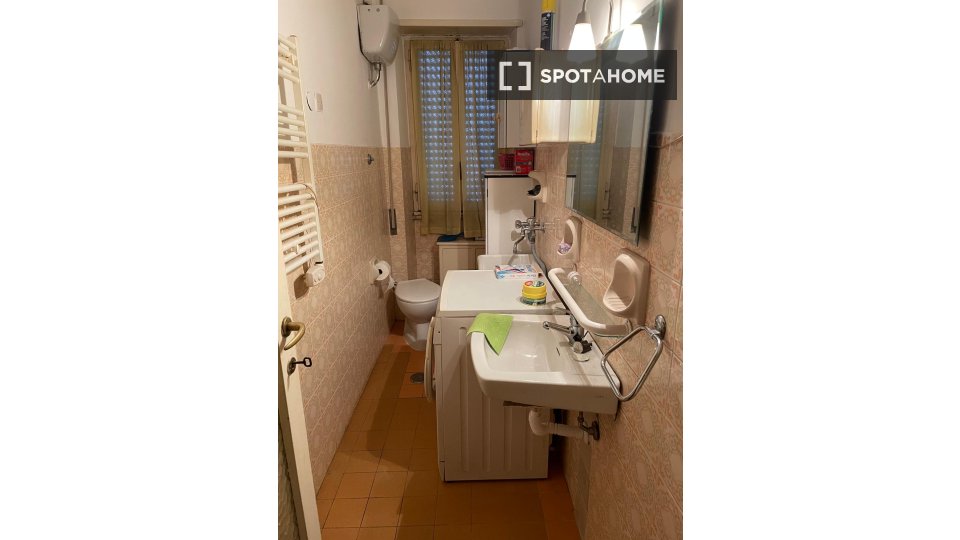 Immagine 13 di Camera condivisa in affitto  in Via Emilio de Marchi a Roma