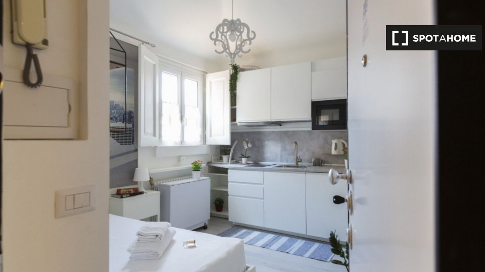 Immagine 2 di Ufficio in affitto  in Via della Commenda a Milano