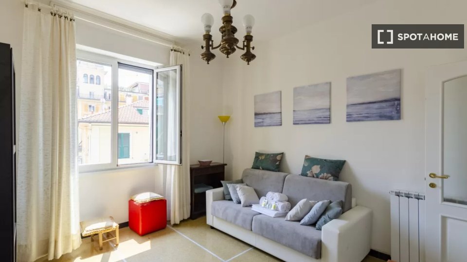 Immagine 1 di Appartamento in affitto  in Via Mons. Cesare Boccoleri a Rapallo