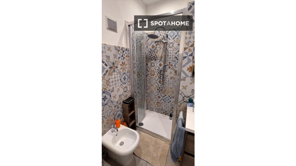 Immagine 7 di Camera condivisa in affitto  in Via di Torre Gaia a Roma