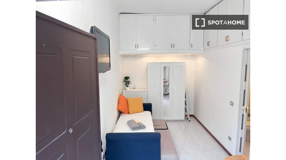 Immagine 6 di Ufficio in affitto  in Via Rubens a Milano