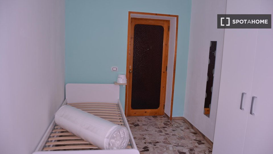 Immagine 17 di Camera condivisa in affitto  in Via Lombardia a Cagliari