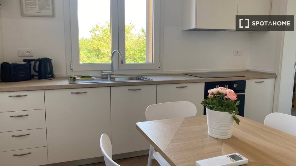 Immagine 3 di Appartamento in affitto  in Via Giuseppe Massarenti a Bologna