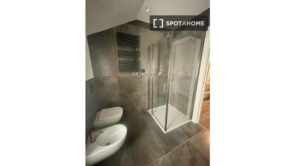 Immagine 3 di Camera condivisa in affitto  in Via S. Luca a Genova