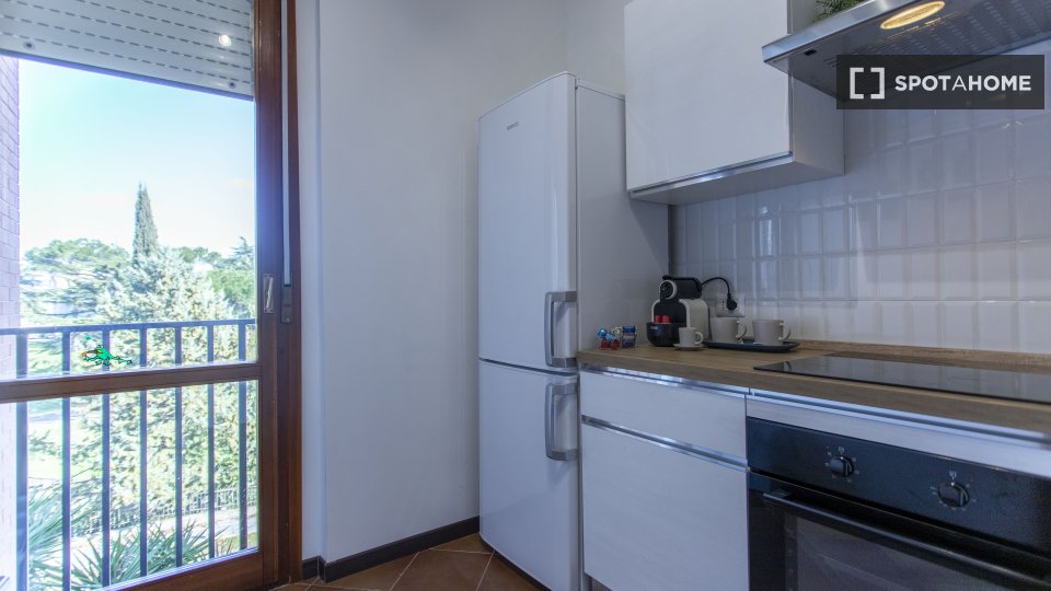 Immagine 6 di Appartamento in affitto  in Via S. Giovanni in Argentella a Roma