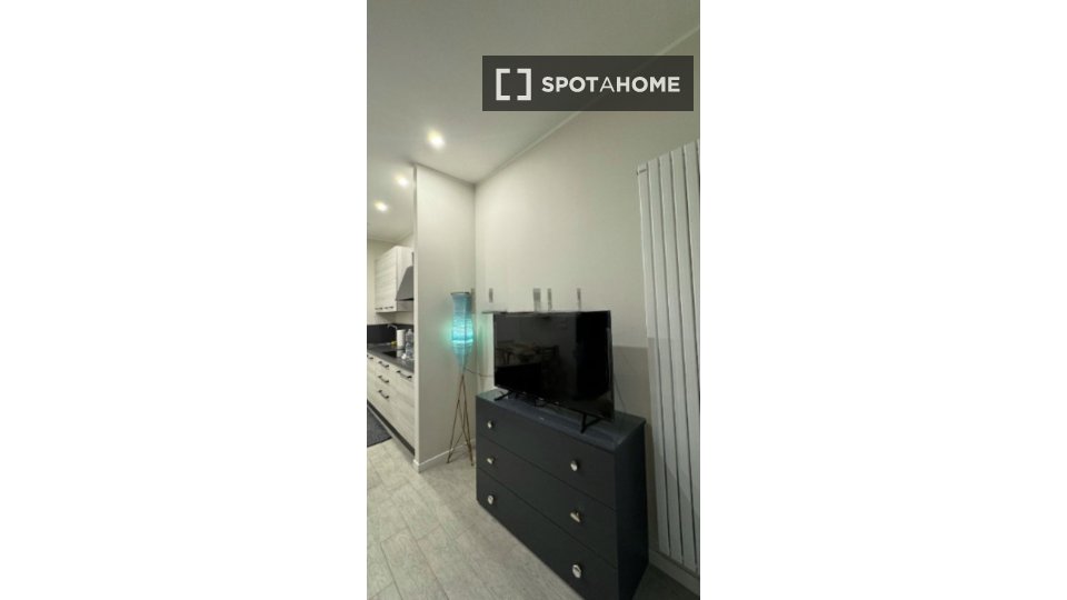 Immagine 8 di Appartamento in affitto  in Via Riva di Reno a Bologna