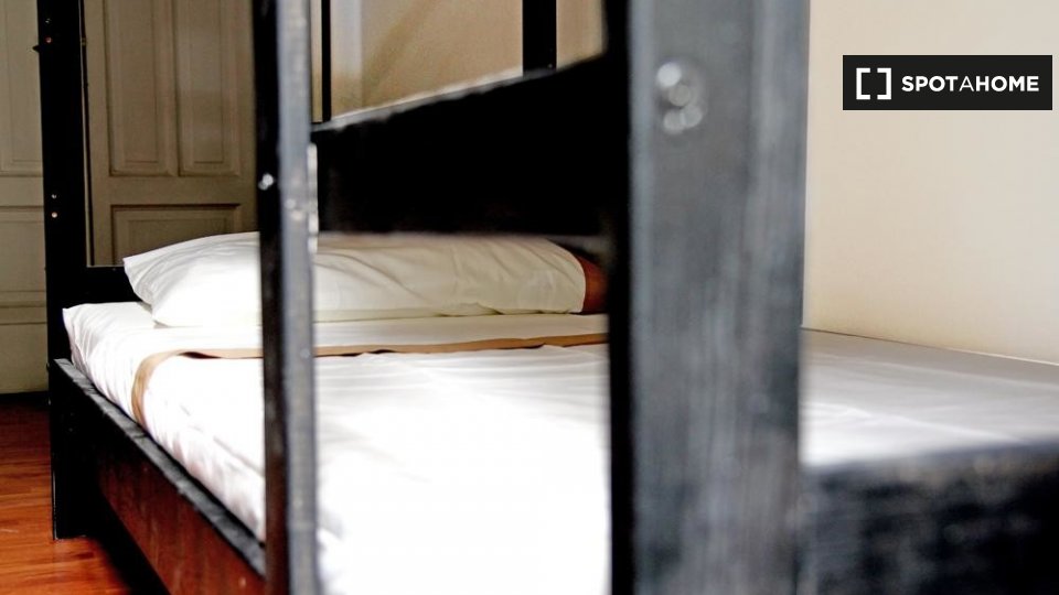 Immagine 1 di Camera condivisa in affitto  in Viale Glorioso a Roma