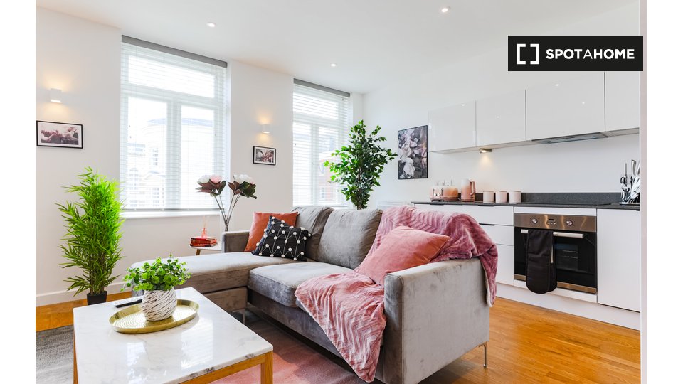 Immagine 7 di Appartamento in affitto  in Church St a Staines