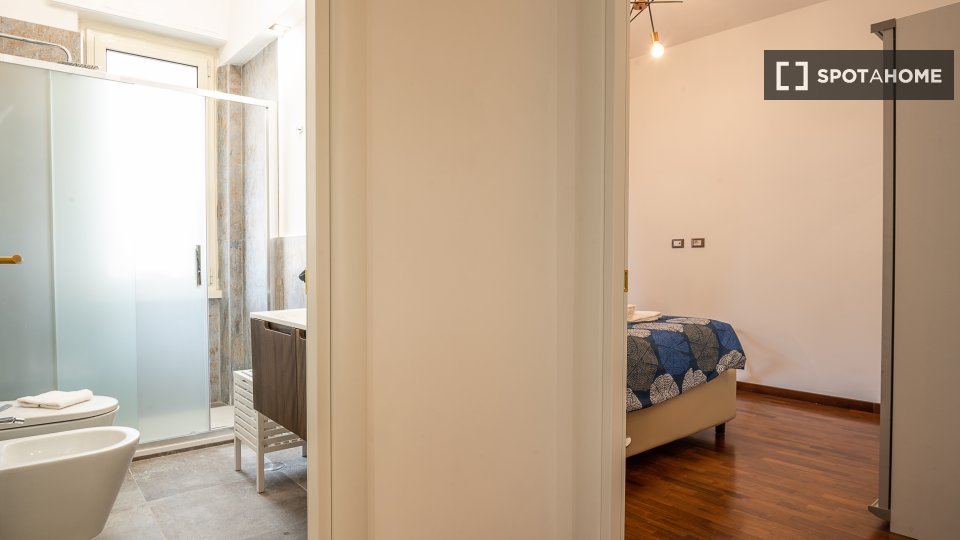 Immagine 17 di Appartamento in affitto  in Via Satrico a Roma