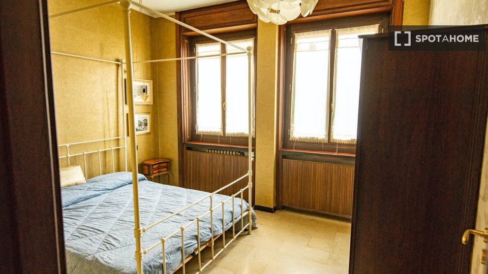 Immagine 10 di Appartamento in affitto  in Via dei Piatti a Milano