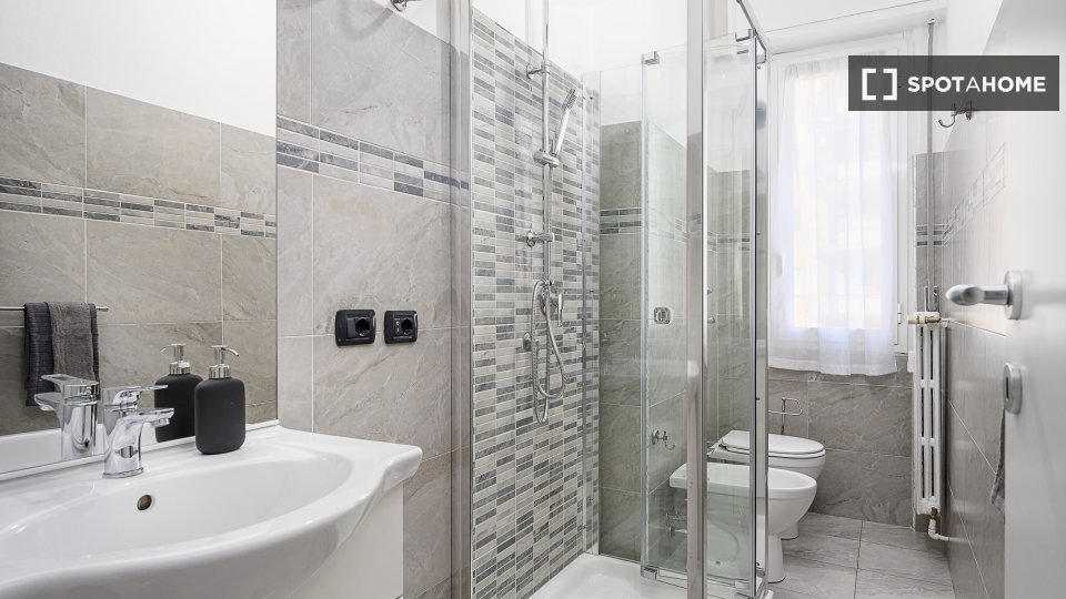 Immagine 11 di Ufficio in affitto  in Via Gressoney a Milano