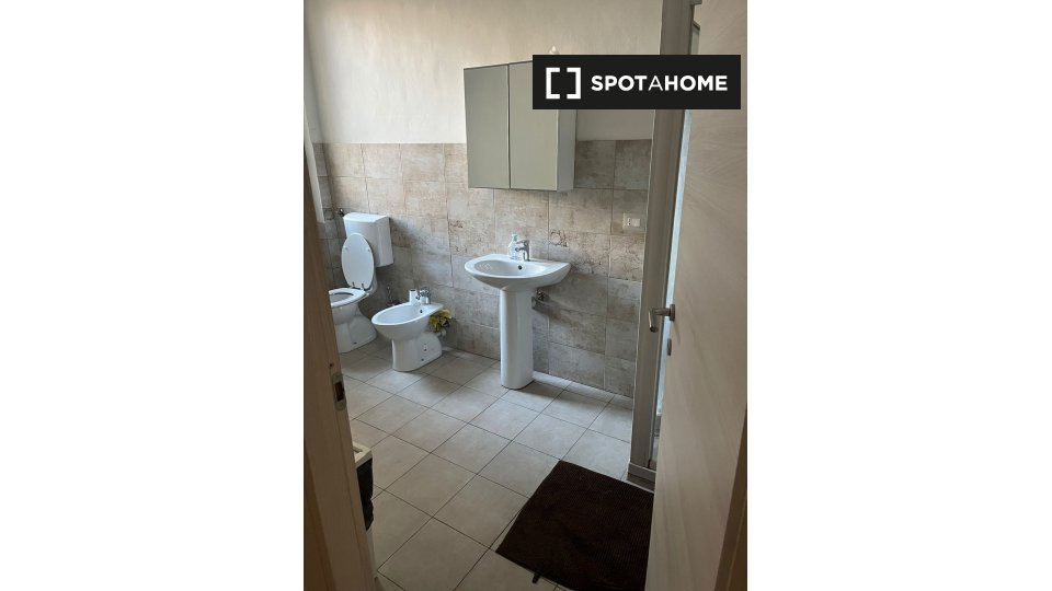 Immagine 8 di Camera condivisa in affitto  in Piazza Tancredi Galimberti a Torino