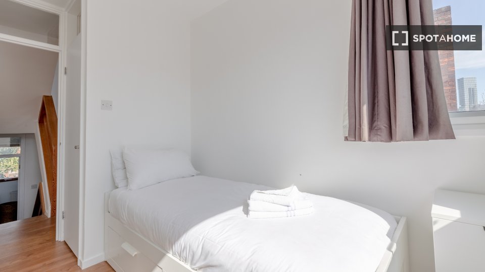 Immagine 19 di Appartamento in affitto  in flat a 