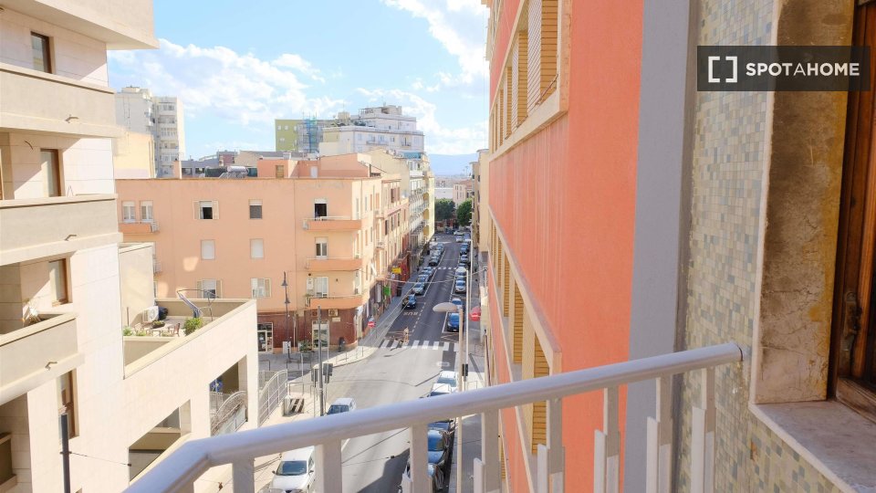 Immagine 15 di Camera condivisa in affitto  in Via Pola n a Cagliari