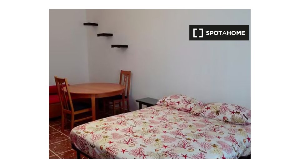 Immagine 1 di Camera condivisa in affitto  in Viale dei Quattro Venti a Roma