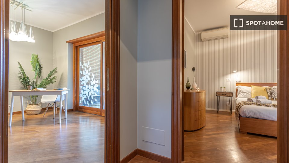 Immagine 10 di Appartamento in affitto  in Via Pietro de Francisci a Roma