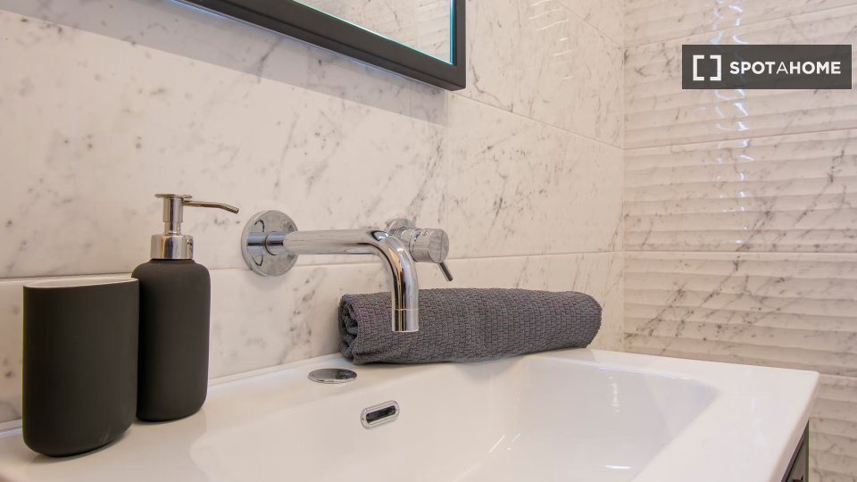 Immagine 7 di Appartamento in affitto  in Via Camillo Cavour a Firenze