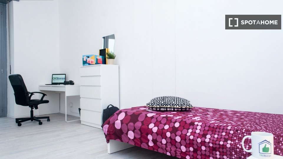 Immagine 15 di Camera condivisa in affitto  in Piazza Tancredi Galimberti a Torino