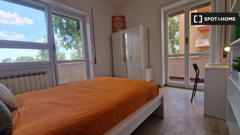 Immagine 6 di Camera condivisa in affitto  in Lungotevere di Pietra Papa a Roma