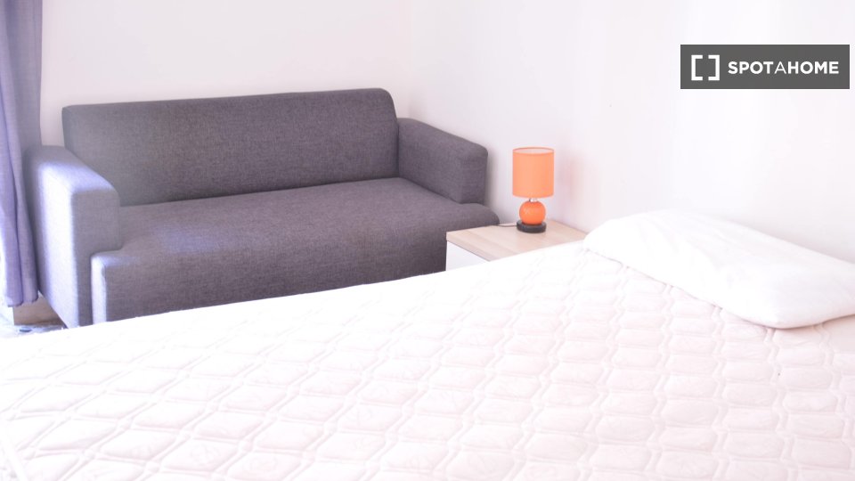 Immagine 17 di Camera condivisa in affitto  in Via Pola a Cagliari