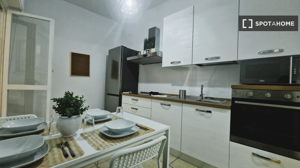 Immagine 9 di Camera condivisa in affitto  in Lungotevere di Pietra Papa a Roma