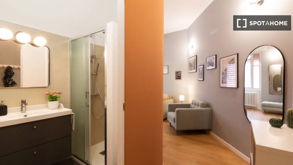 Immagine 8 di Appartamento in affitto  in Via Lario a Milano