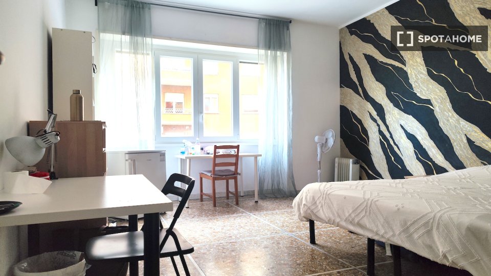 Immagine 2 di Camera condivisa in affitto  in Circonvallazione Nomentana a Roma