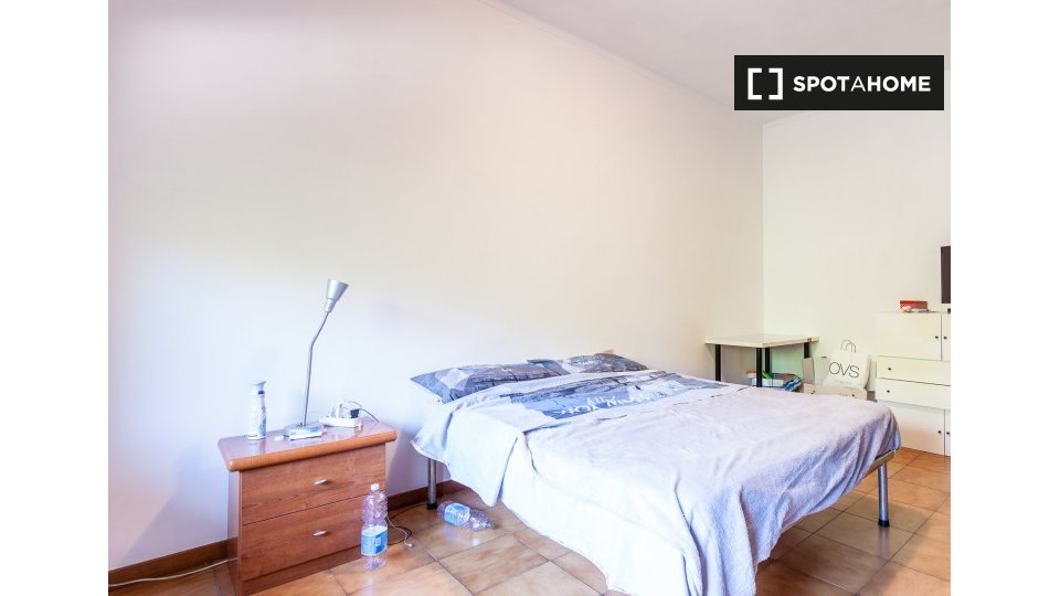 Immagine 19 di Camera condivisa in affitto  in Via Tiberio Imperatore, 00145 Roma RM, Italy a Roma