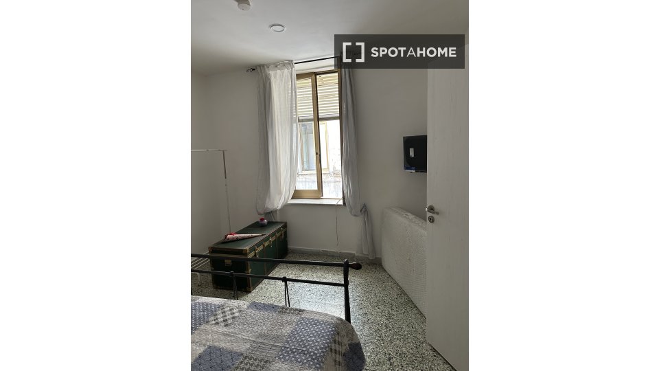 Immagine 1 di Camera condivisa in affitto  in V. Salvator Rosa a Napoli