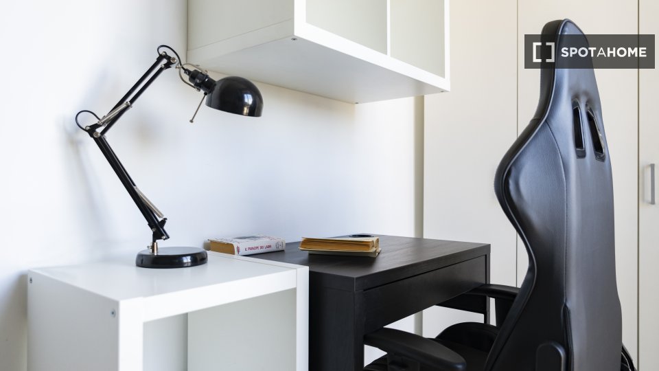 Immagine 2 di Camera condivisa in affitto  in Via Vettabbia a Milano