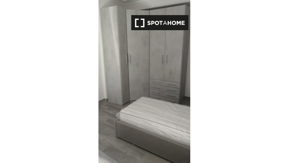 Immagine 3 di Camera condivisa in affitto  in Via Demonte a Milano