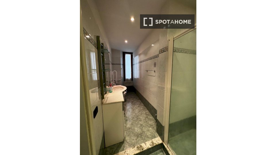 Immagine 10 di Camera condivisa in affitto  in Via Giuseppe la Farina a Firenze