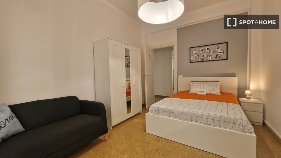 Immagine 5 di Camera condivisa in affitto  in Lungotevere di Pietra Papa a Roma