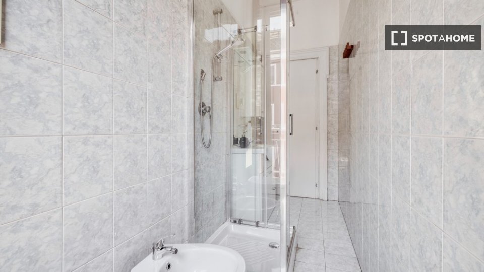 Immagine 11 di Camera condivisa in affitto  in Via Francesco Brioschi a Milano