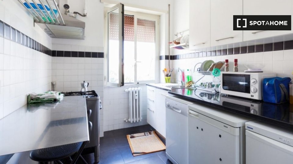 Immagine 8 di Camera condivisa in affitto  in Via Filippi, 00146 Roma RM, Italy a Roma