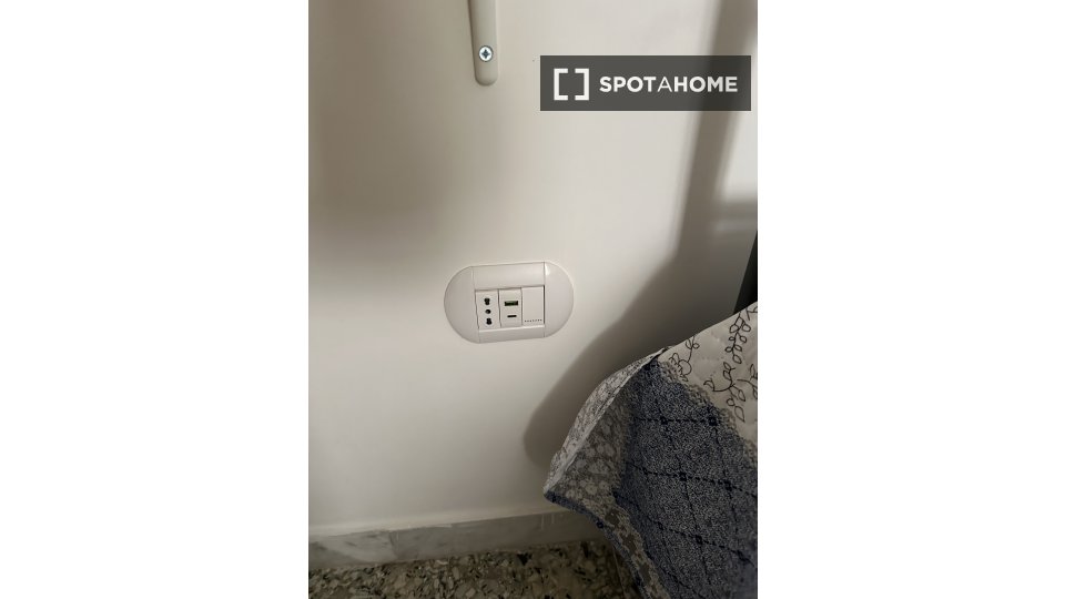 Immagine 2 di Camera condivisa in affitto  in V. Salvator Rosa a Napoli