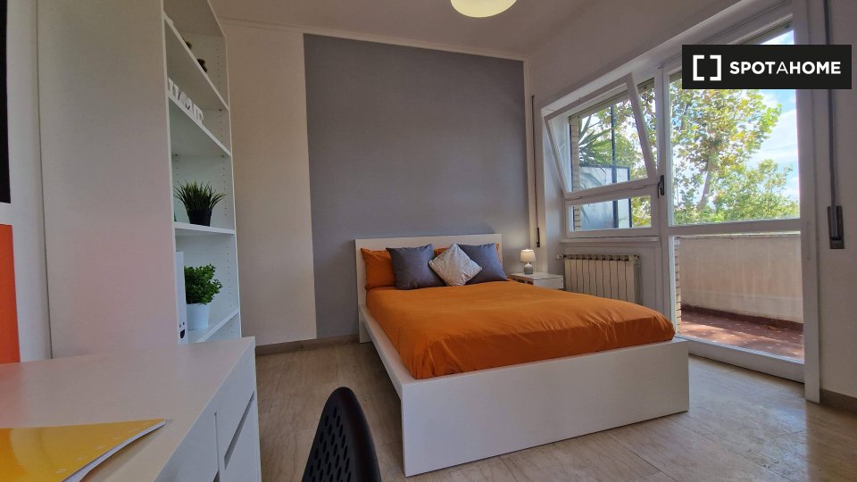 Immagine 5 di Camera condivisa in affitto  in Lungotevere di Pietra Papa a Roma