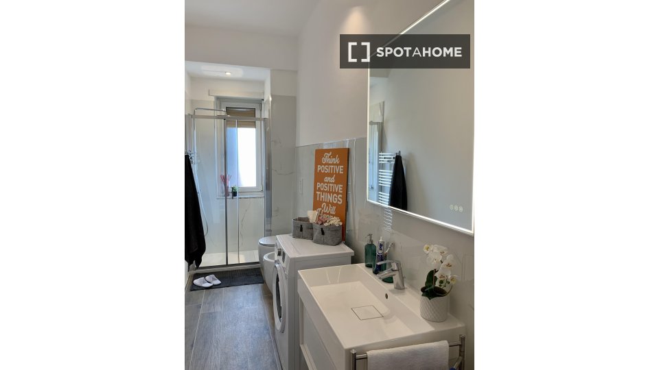 Immagine 12 di Camera condivisa in affitto  in Corso Peschiera n. a Torino