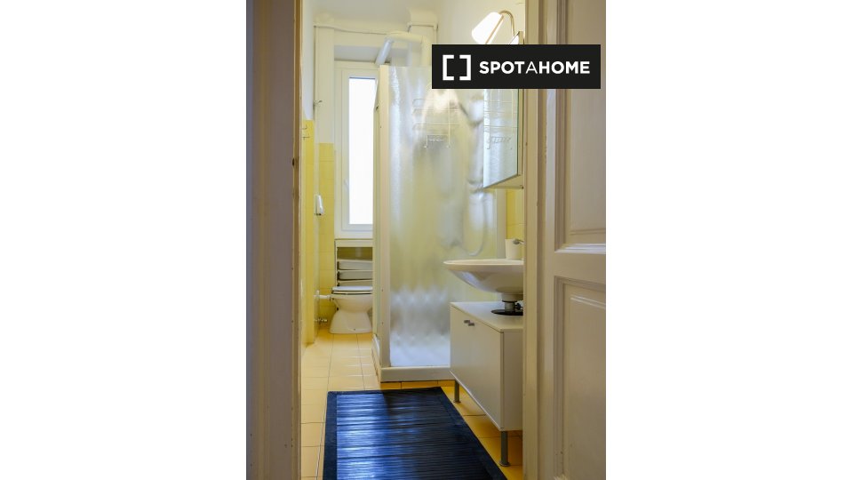 Immagine 13 di Appartamento in affitto  in Via Pietro Calvi, 20129 Milano MI, Italy a Milano