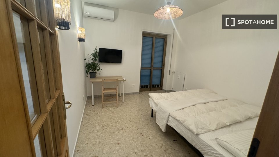 Immagine 8 di Camera condivisa in affitto  in V. Morozzo della Rocca a Roma