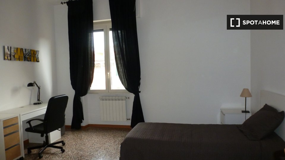Immagine 8 di Camera condivisa in affitto  in Via Portuense a Roma