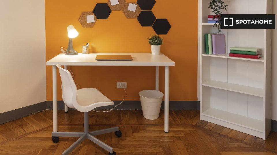 Immagine 2 di Camera condivisa in affitto  in Via Stefano Maria Clemente a Torino