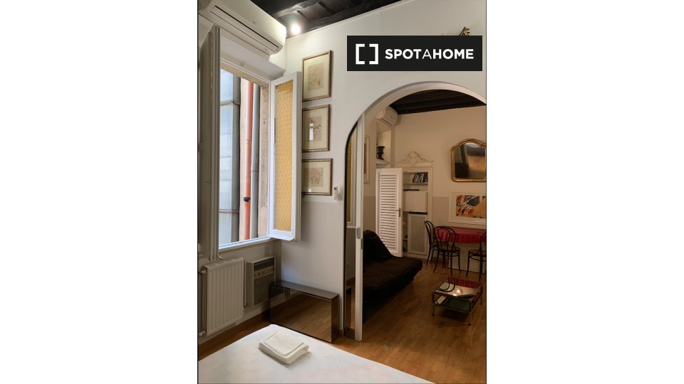 Immagine 14 di Appartamento in affitto  in Via dell'Archetto a Roma