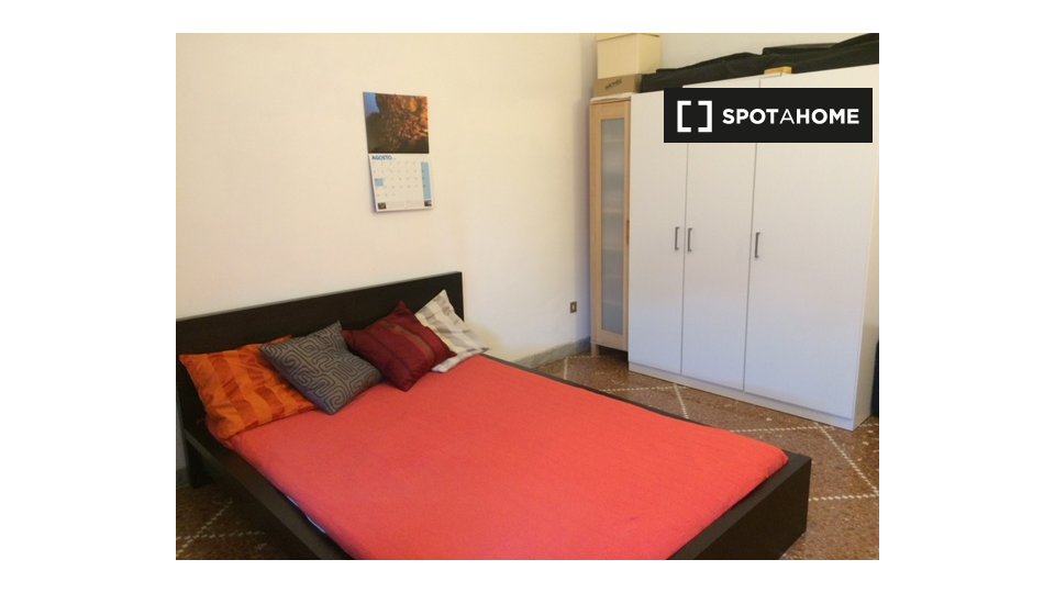 Immagine 13 di Camera condivisa in affitto  in Viale Furio Camillo, 00181 Roma RM, Italy a Roma