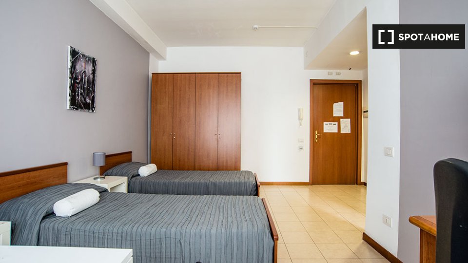 Immagine 6 di Ufficio in affitto  in Via Prenestina a Roma